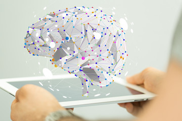 邻家花美男里那个熊猫眼女编辑叫什么？