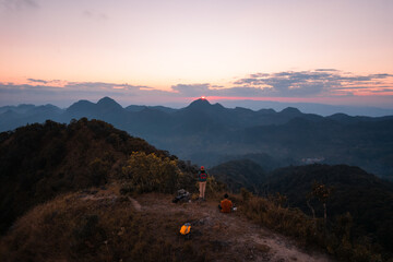 4minute和2NE1出道至今在歌谣节目和各大颁奖礼中得过哪些奖？