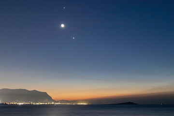 谁有《天下无贼》里那段经典的打劫的台词_1