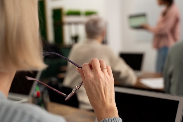 anyband talk play love 中文意思是什么？