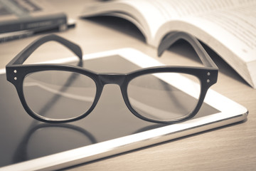 anyband talk play love 中文意思是什么？